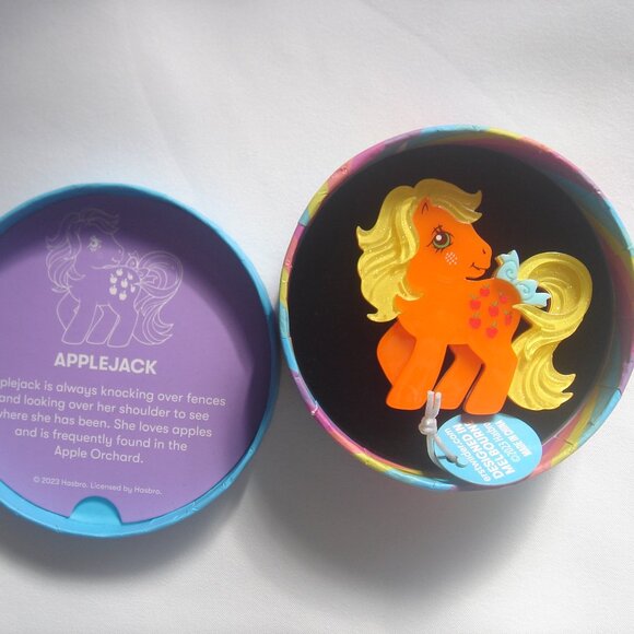 ERSTWILDER X MY LITTLE PONY APPLEJACK BROOCH NIB NWT - Picture 3 of 9